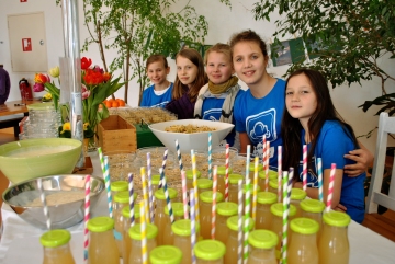 Von klein auf gesund und nachhaltig konsumieren: Klimaküche besucht Grundschule in Laim