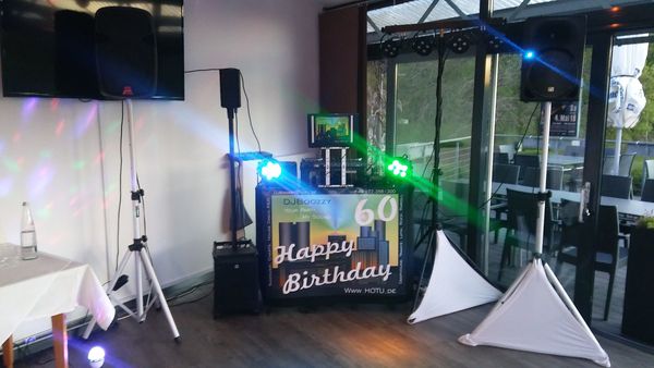 DJ Boozzy mit mobiler Sound-Anlage, Hochzeiten, Geburtstage, Weihnachtsfeiern etc.