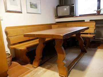 Massiver Eichentisch mit Eckbank