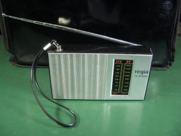 Seltenes vintage Regia Super Model FM 68 Taschenradio funktioniert