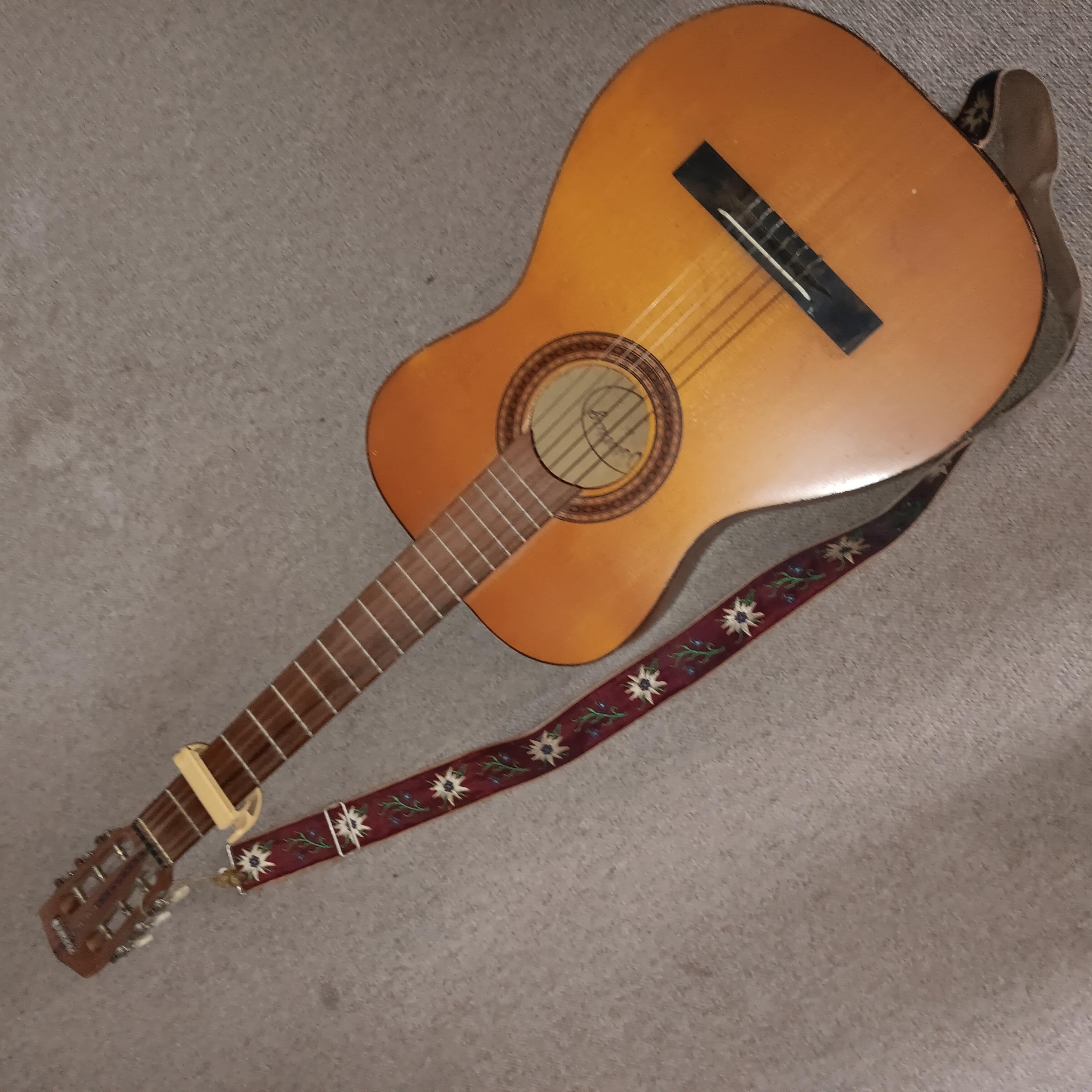 Gitarre Konzertgitarre Ostertag mit Retro-Tasche 