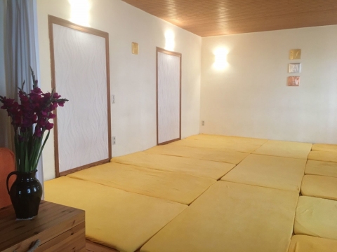 Großer heller Raum für Yoga-Therapie-Meditation-Körperarbeit-Gruppen Raum :nur Wochenende frei