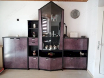 Wohnzimmer Schrank in Lila