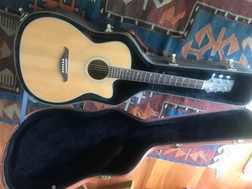 Neuwertige Kirkland TX Akustikgitarre