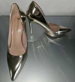 Nagelneu! Goldene High Heels Damen Größe 39 Neu und ungetragen!