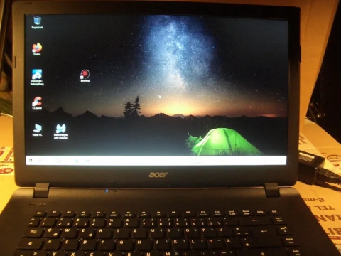 ACER ES1-520 mit Quad-AMD 4, USB 3.0, Webcam, HDMI, 15,6