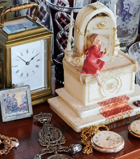 Privat sucht alten Modeschmuck