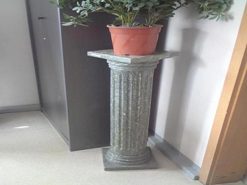 Säule aus ECHTEM Marmor (!), grün, poliert, kanneliert, in 3 Teilen, ca. 90 kg gesamt