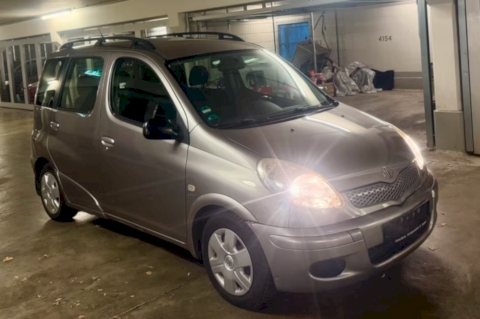 Toyota Yaris, Verso VVT-I 1.5 Benzin 105PS Klima AHK Tüv 5/2026