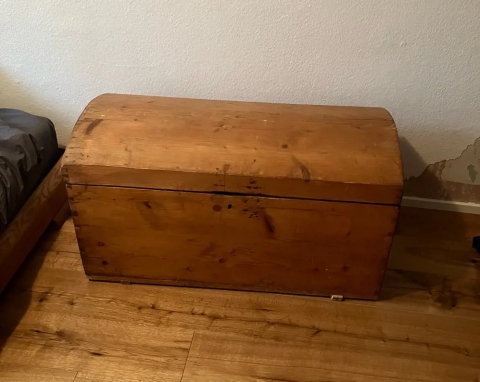 Holztruhe zu verschenken