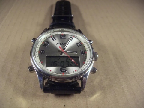 Armbanduhr FUEL analog & digital, Batterien neu!