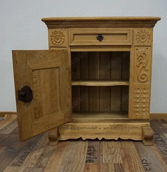 Kommode aus massiver Eiche mit Schnitzarbeiten - Schwer!