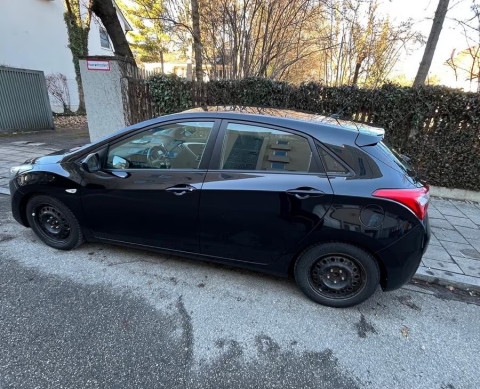 Hyundai i30 blue 1.6
