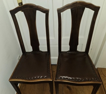 2 sehr schöne, alte Stühle, massiv Holz, sehr stabil! TOP Zustand!