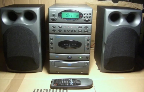 Micro Stereoanlage mit CD, Autoreverse Tape, Tuner, Boxen und FB