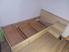 Bett, sehr gut erhalten