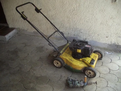 Rasenmäher „grüne Welle“ spezial mit neuem Messer + Bohrmaschine zum Starten