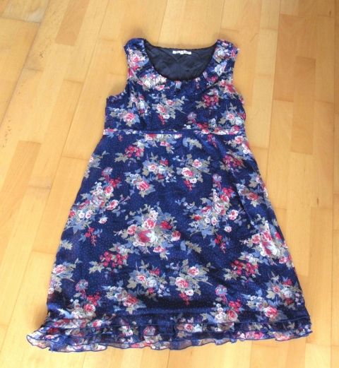 blaues Kleid mit bunten Blumen drauf Größe 40 42