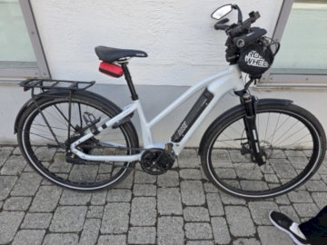 1x Herren- und 1x Damen-E-Bikes von ROSE Bike