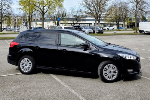 Ford Focus Kombi 125PS schwarz
