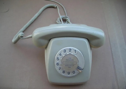 Wählscheibentelefon „kieselgrau“ Post FeTAp 611-2