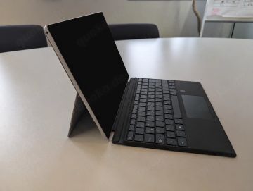 Microsoft Surface Pro 7 - 12,3 Zoll - 256GB SSD - Intel Core i7-1065G7 - 16 GB Ram