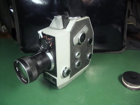 DS8-3 mechaninsche Zoom 8mm Filmkamera