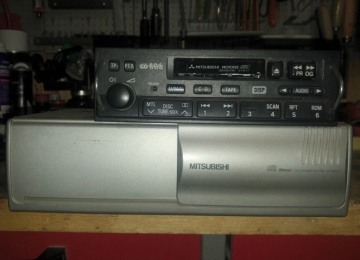 org. Mitsubishi Autoradio mit Cassette und 10erCD Wechsler