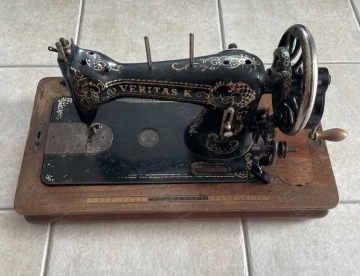 Veritas Handkurbelnähmaschine