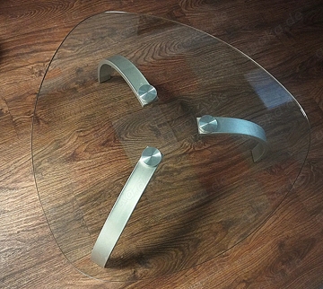 Wohnzimmer-Glastisch, triangulär- ovales Design, Dm.90cm