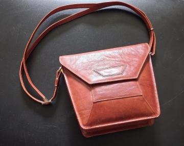 Leder Schultertasche, kastanienbraun, 21 cm breit 22 cm hoch, von 