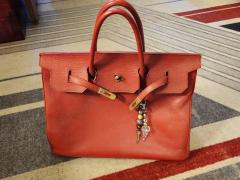 Schöne Ledertasche abzugeben