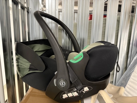Amor Baby Babyschale + Isofix-Basis, i-Size R129, 5-Punkt-Gurt, 5 Monate alt