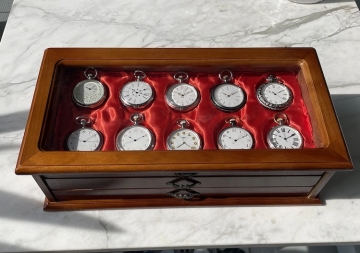 Taschenuhren Konvolut - Uhrensammlung in Holzvitrine