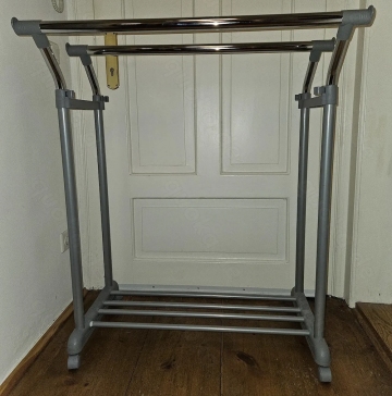 Neuwertig! Roll Etagen Kleiderständer Ständer Garderobe Chrom 4 Rollen TOP!