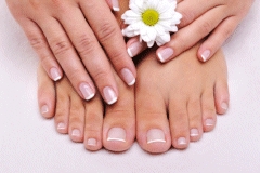 Hahnen-Apotheke berät zu Haar- und Nagelproblemen