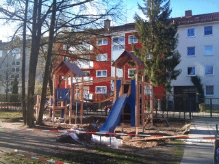 Das neue Klettergerüst steht