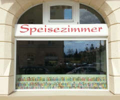 Berühmte Köpfe - PEZ-Boxen im Speisezimmer