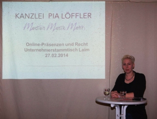 Rechtsanwältin Pia Löffler beim 46. Unternehmerstammtisch in Laim