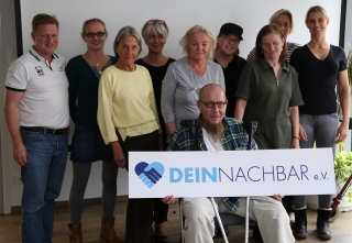 18 ehrenamtliche Helfer aus Laim freuen sich über die Qualifikation zum Demenzhelfer