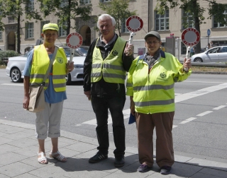Schulweghelferinnen und Schulweghelfer gesucht