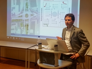 Bürgermeister Sepp Schmid und SWM-Planungschef Gunnar Heipp erläutern Planungsstand zur Tram-Westtangente Bürgermeister Sepp Schmid und SWM-Planungschef Gunnar Heipp erläutern Planungsstand zur Tram-Westtangente