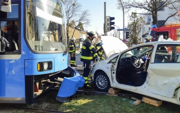 Verkehrsunfall mit Tram - eine Person verletzt