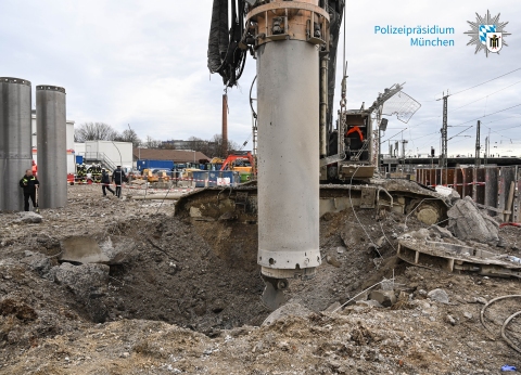 Explosion einer Fliegerbombe bei Bauarbeiten