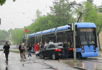 Laim: Straßenbahn gegen Pkw