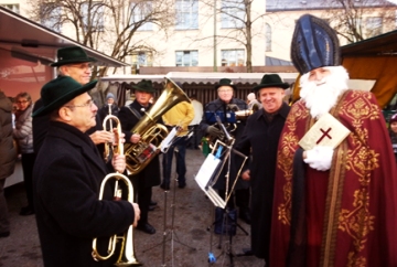 Adventsbläser und Kinderchor im adventlichen Laim 2022