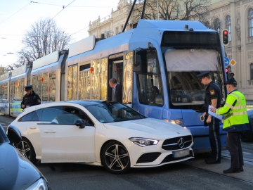 Tram-Kollision mit Auswirkungen auf die Gesamtstrecke