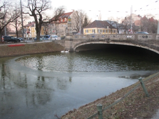 Und wieder hat der Kanal eine Haut bekommen