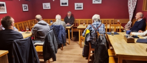 Ein Blick hinter die Kulissen der Fördermittel - Wolfgang Dykiert beim 112. Unternehmerstammtisch in Laim