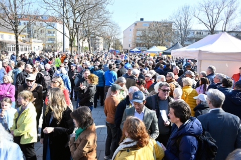 Tram-Westtangente: Mehrere tausend Bürger und Gäste feiern die Eröffnung der neuen Tramlinie 14